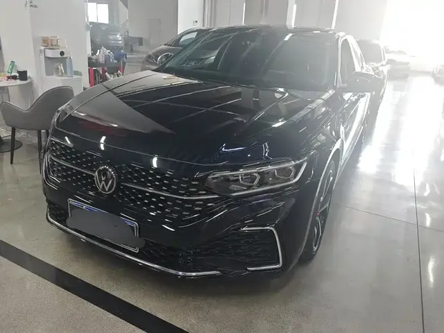 Volkswagen Passat 2023 Facelift 330TSI Starlight Luxury Edition