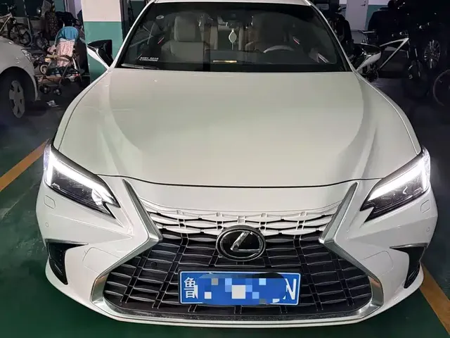 Lexus ES 2025 200 Ultimate Edition