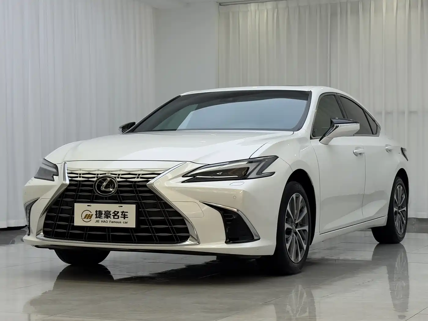 Lexus ES 2025 200 Ultimate Edition