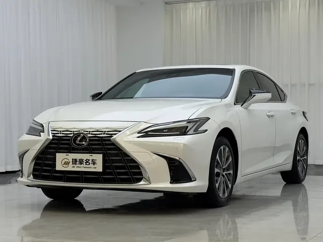 Lexus ES 2025 200 Ultimate Edition
