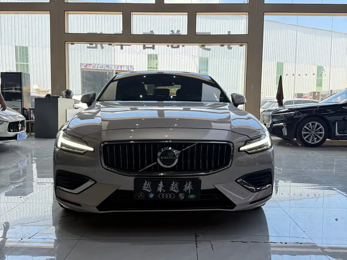 Volvo S60 2023 B4 Smart Vision Luxury Edition