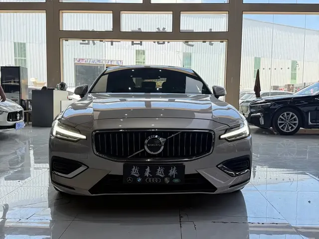 Volvo S60 2023 B4 Smart Vision Luxury Edition