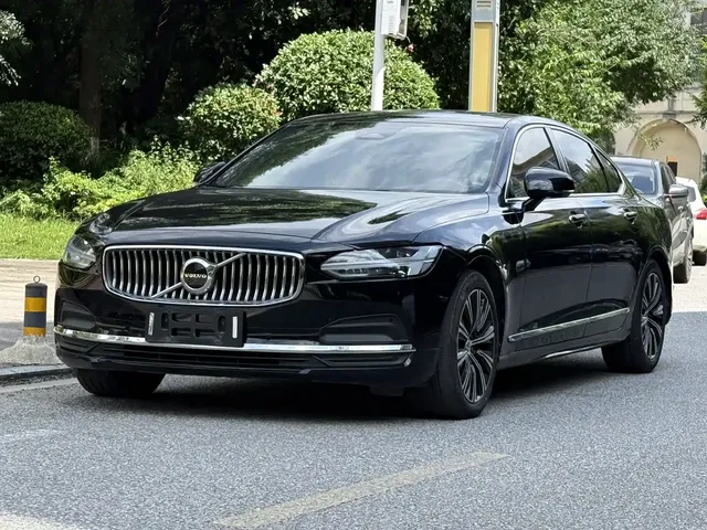 Volvo S90 2022 B5 Momentum Luxury Edition