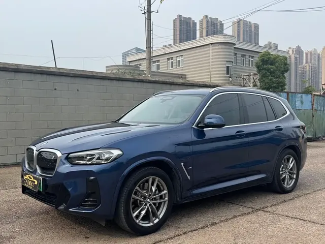 BMW iX3 2022 Leading Edition