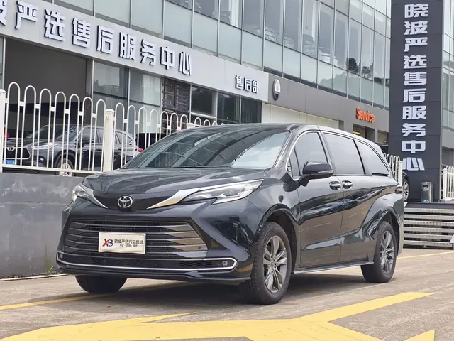 Toyota Sienna 2026 2.5L Hybrid AWD Luxury Edition