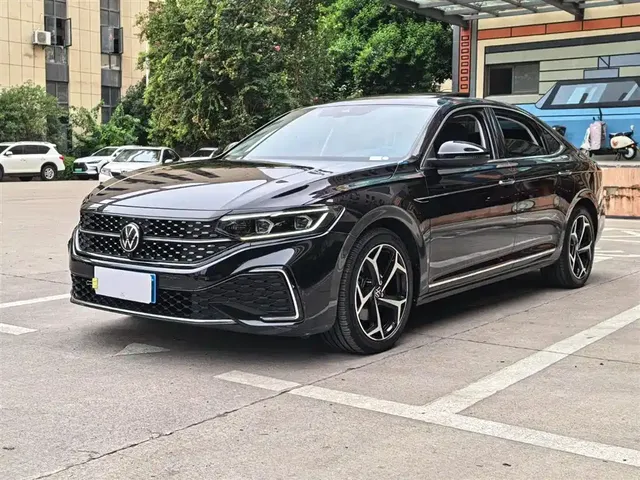 Volkswagen Passat 2022 330TSI Starlight Luxury Edition