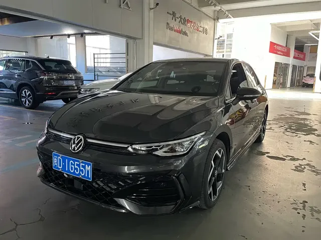 Volkswagen Golf 2025 300TSI R-Line