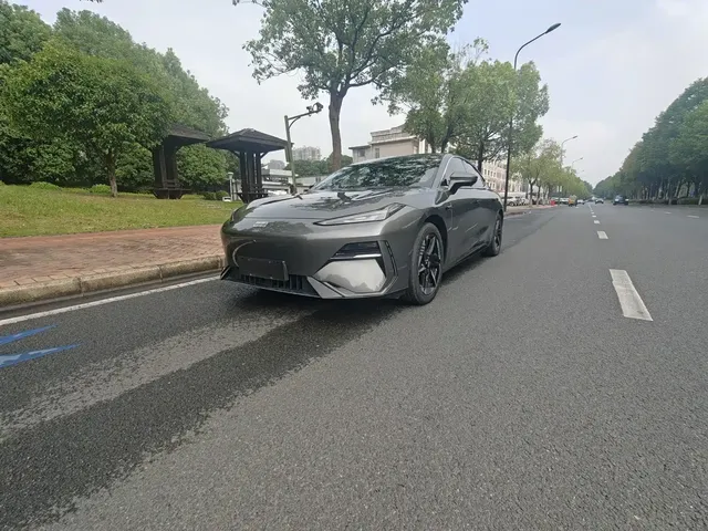 Geely Galaxy E8 2024 550km RWD MAX