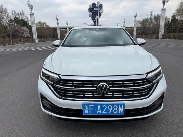 Volkswagen Sagitar 2024 300TSI DSG Surpass Edition