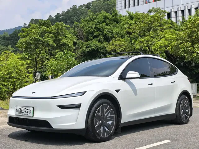 Tesla Model Y L 2025 Facelift Long Range AWD