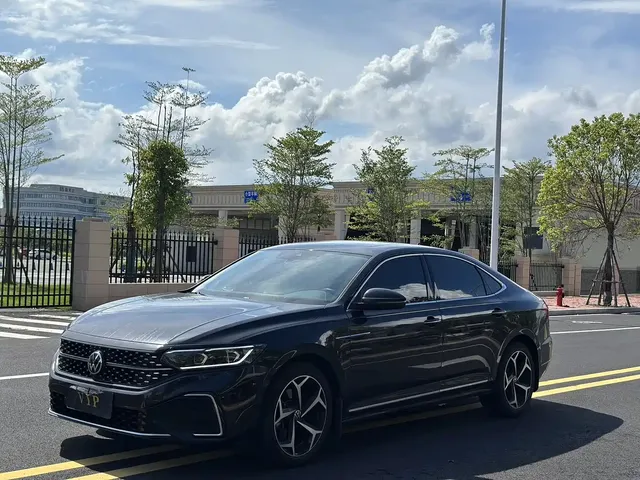 Volkswagen Passat 2025 Outstanding 380TSI Starlight Dragon Glory Edition