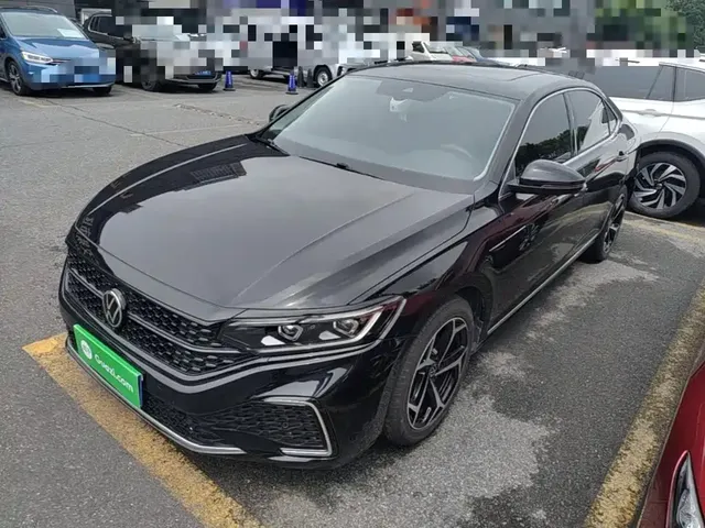 Volkswagen Passat 2023 330TSI Starlight Premium Edition