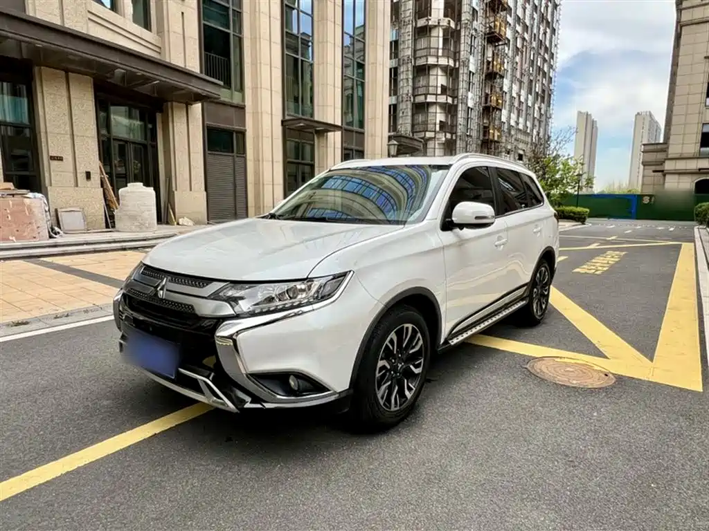 Mitsubishi Outlander 2020 2.0L 2WD Premium 5-seater