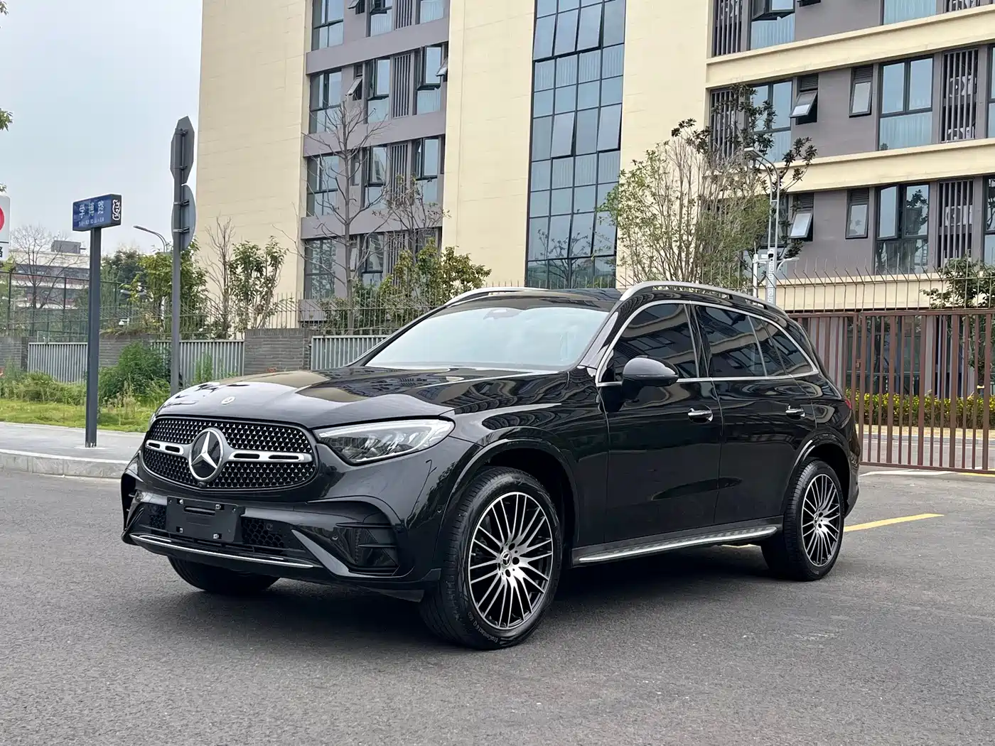 Mercedes-Benz GLC 2023 GLC 300 L 4MATIC Sport 5-Seater