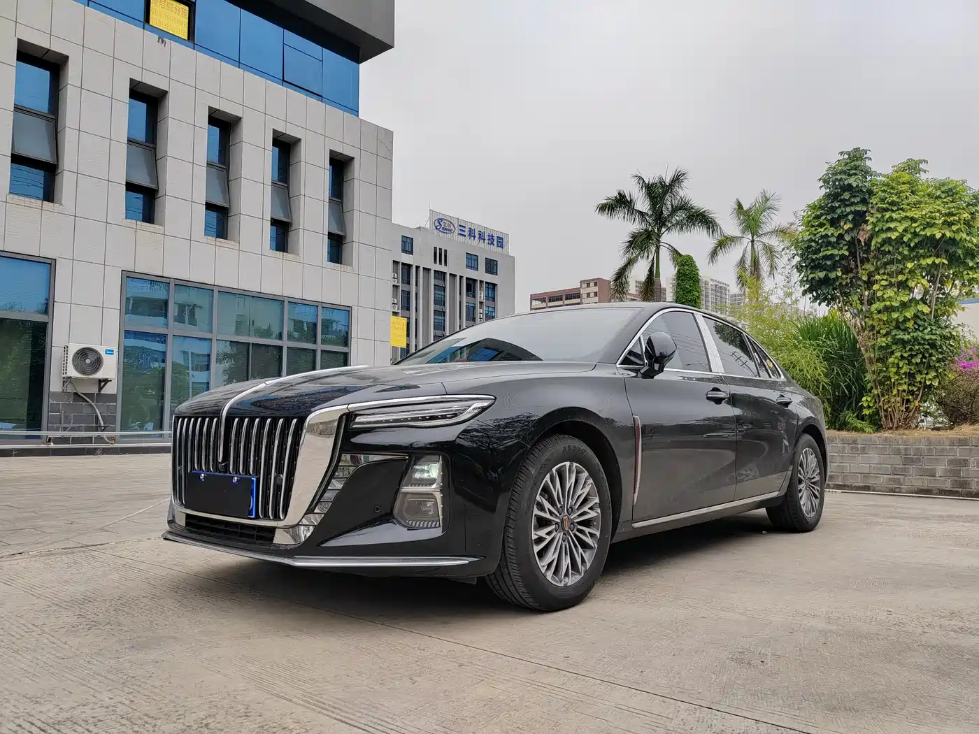 Hongqi H5 2023 2.0T Auto Smart Connect Flag Comfort