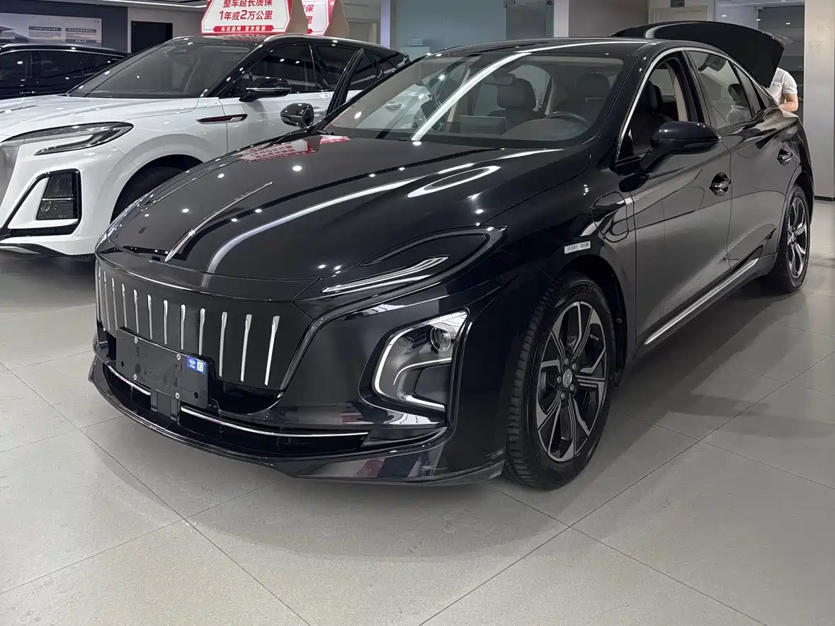 Hongqi E-QM5 2024 Model 450km Travel Edition