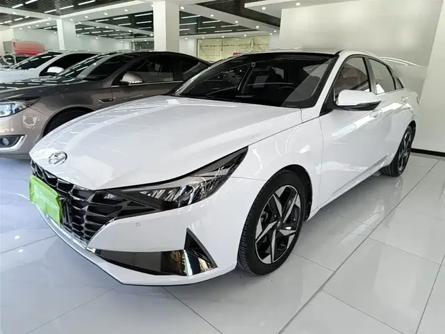 Hyundai Elantra 2022 1.5L CVT LUX Premium Edition