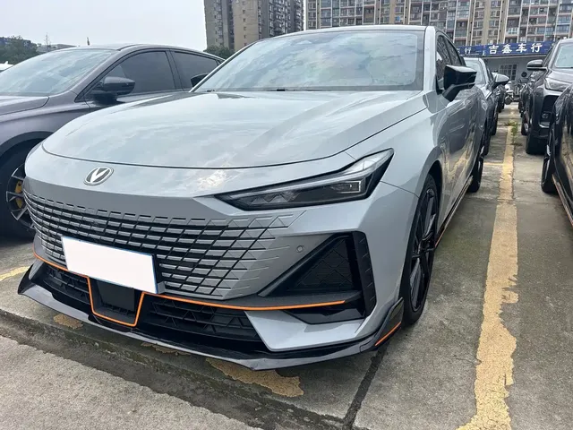 Changan UNI-V 2023 1.5T Luxury Edition