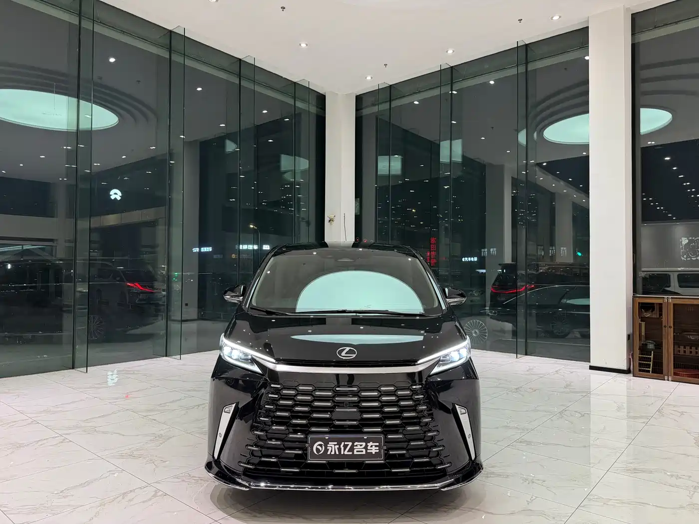 Lexus LM 2023 500h 6-Seater Prestige Edition