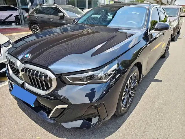 BMW 5 Series 2024 525Li Luxury Package