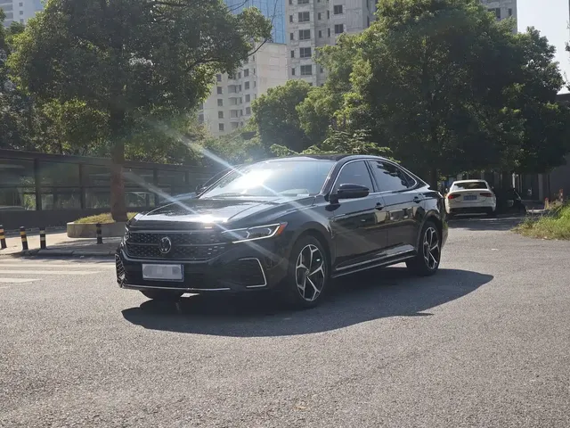 Volkswagen Passat 2023 330TSI Starlight Luxury Edition