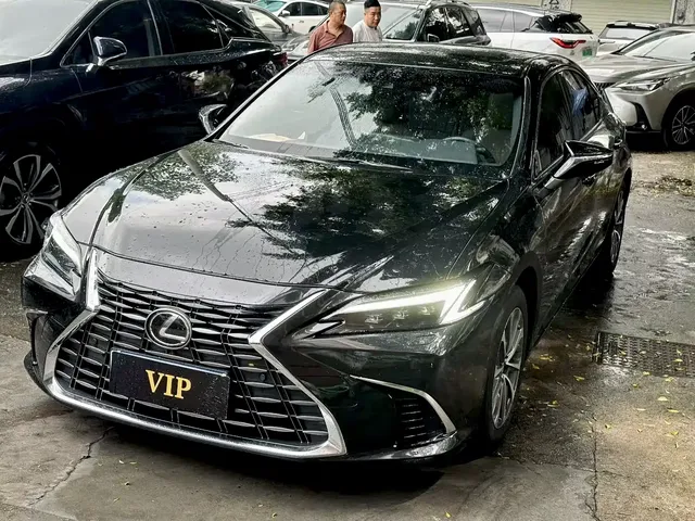 Lexus ES 2025 300h Ultimate Edition