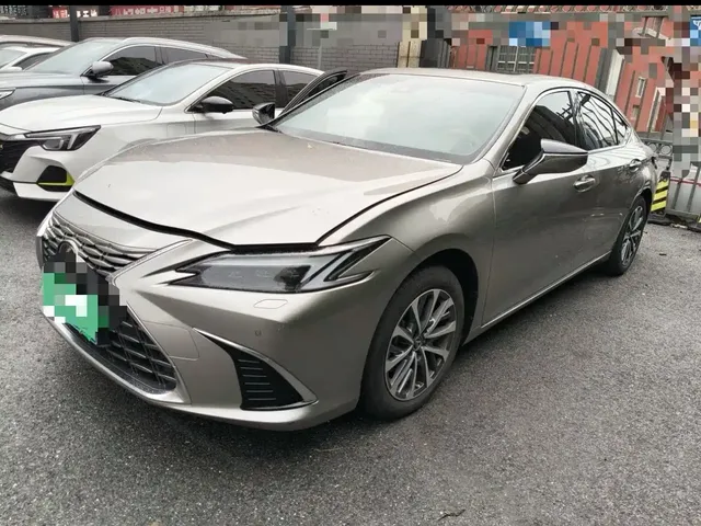 Lexus ES 2025 200 Ultimate Edition