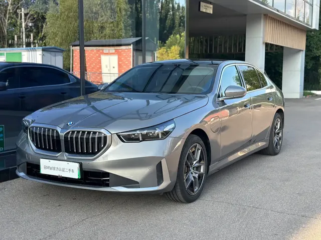 BMW i5 2024 eDrive 35L Luxury Package