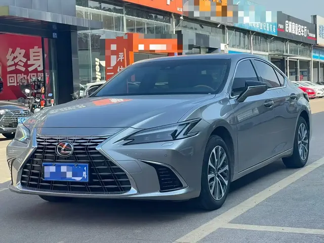 Lexus ES 2025 200 Ultimate Edition