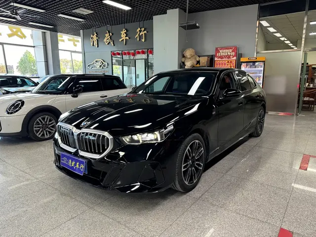 BMW 5 Series 2025 530Li Leading M Sport Package