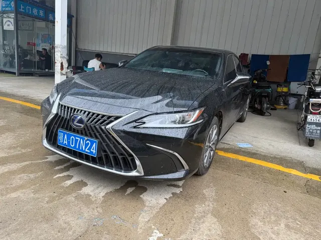 Lexus ES 2022 300h Excellence Edition