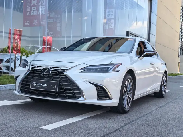 Lexus ES 2025 200 Ultimate Edition