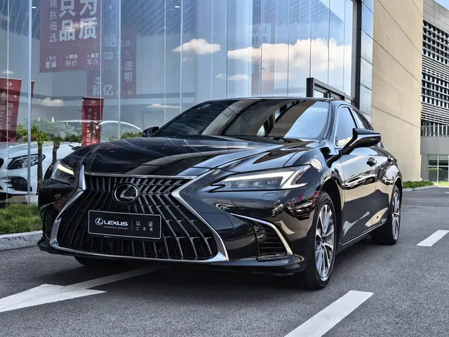 Lexus ES 2025 200 Ultimate Edition