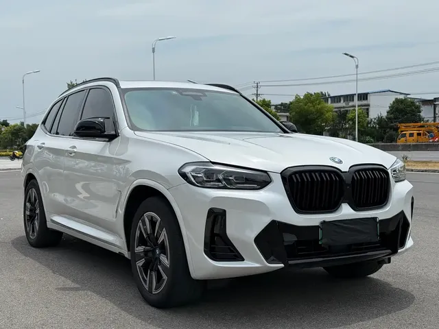 BMW iX3 2024 Leading Edition