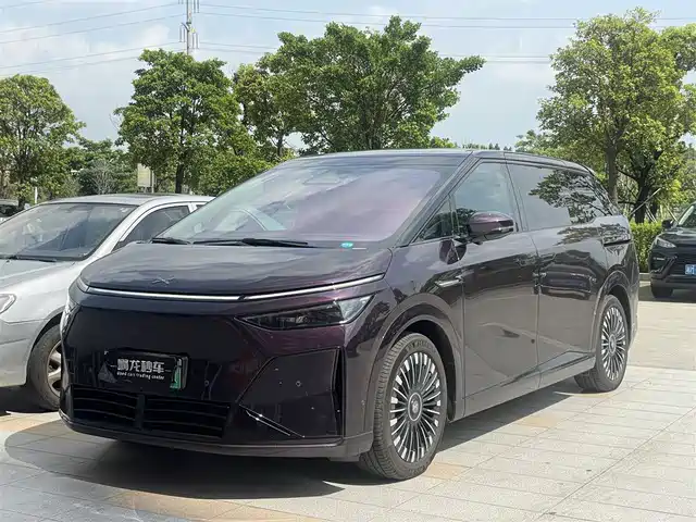 XPeng X9 2025 Extended Range Edition