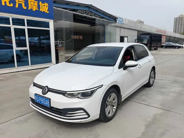 Volkswagen Golf 2021 200TSI DSG