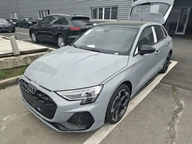 Audi A3 2025 Facelift Sportback 35TFSI Flying Spur Premium + Luxury Selection Package