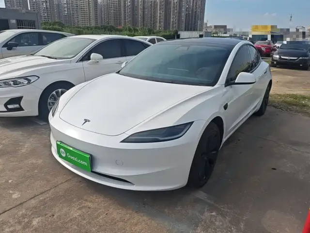 Tesla Model 3 2025 Model Year Facelift Rear-Wheel Drive