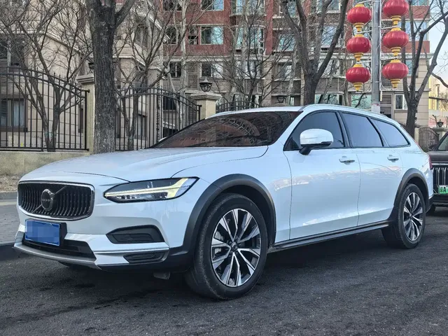 Volvo V90 2023 Cross Country B5 AWD Smart Distance Edition