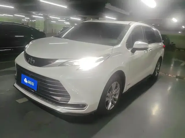 Toyota Sienna 2024 2.5L Hybrid 4WD Premium Edition