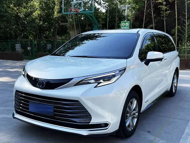 Toyota Sienna 2023 2.5L Hybrid Luxury Edition