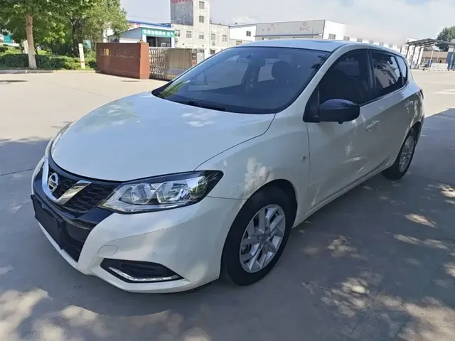 Nissan Tiida 2021 1.6L CVT Cool Edition