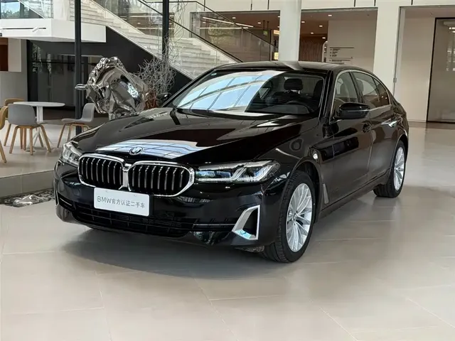 BMW 5 Series 2022 Facelift 525Li Luxury Package
