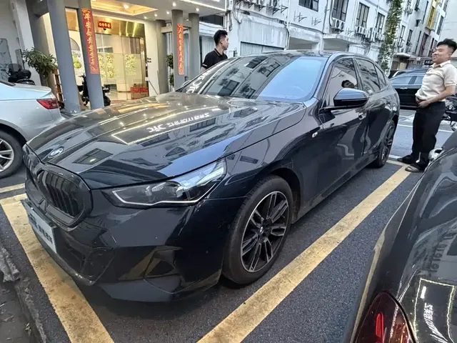 BMW 5 Series 2025 530Li Leading M Sport Package