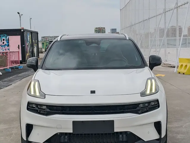 Lynk & Co 06 2023 Remix 1.5T Hero