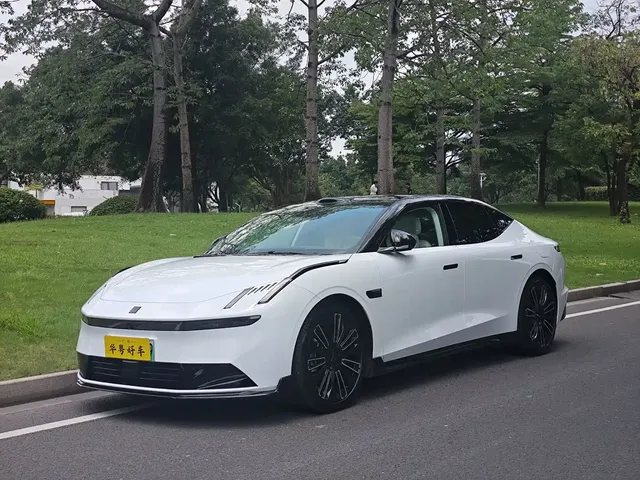Lynk & Co 10 EM-P 2025 Model 120km Base Version