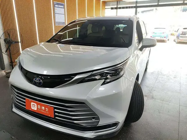 Toyota Sienna 2021 2.5L Hybrid Platinum Edition