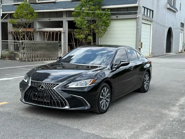Lexus ES 2022 300h Excellence Edition