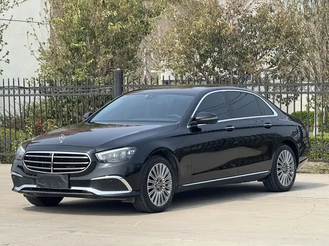Mercedes-Benz E-Class 2023 E 300 L Fashion