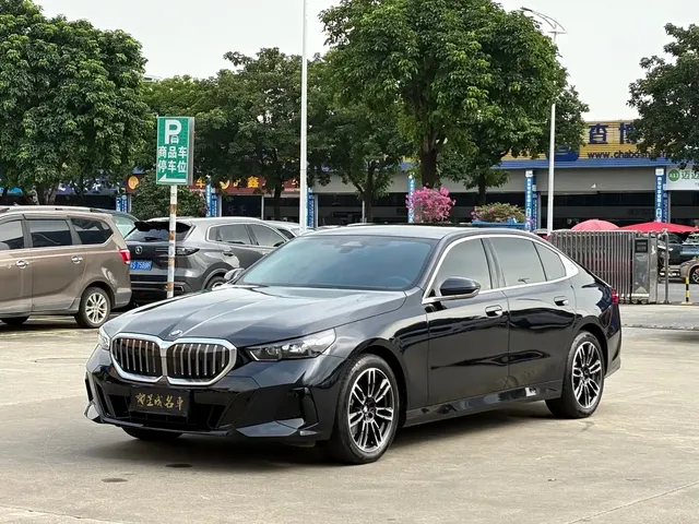 BMW 5 Series 2026 525Li M Sport Package
